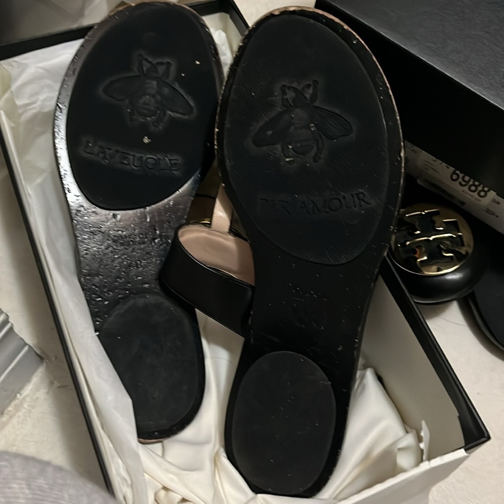Gucci Black Sandals with Gold Logo - Picture 4 of 10